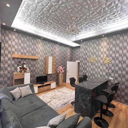 Urban Serviced Apartments Wina Bagian luar foto