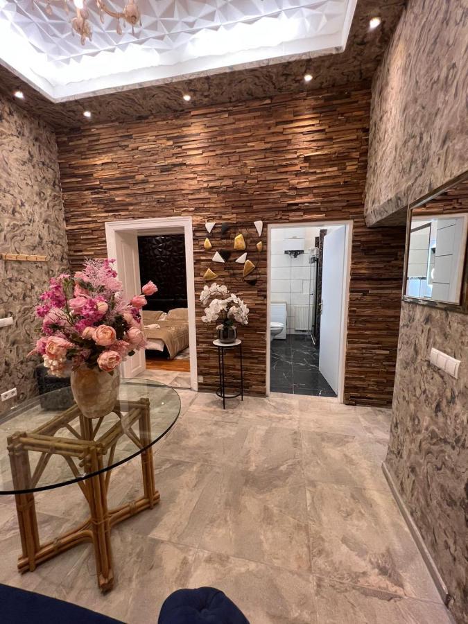 Urban Serviced Apartments Wina Bagian luar foto