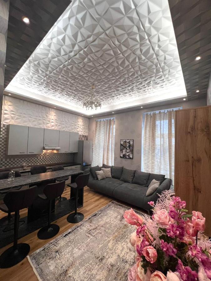 Urban Serviced Apartments Wina Bagian luar foto