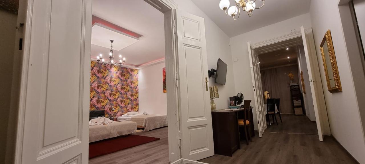 Urban Serviced Apartments Wina Bagian luar foto