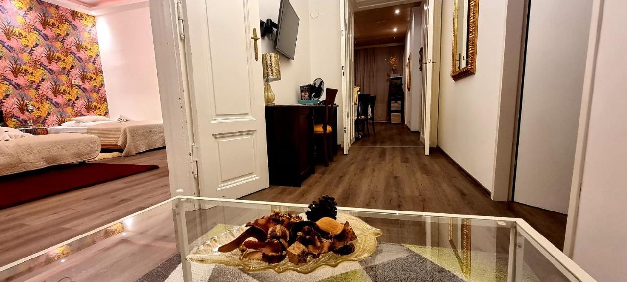 Urban Serviced Apartments Wina Bagian luar foto