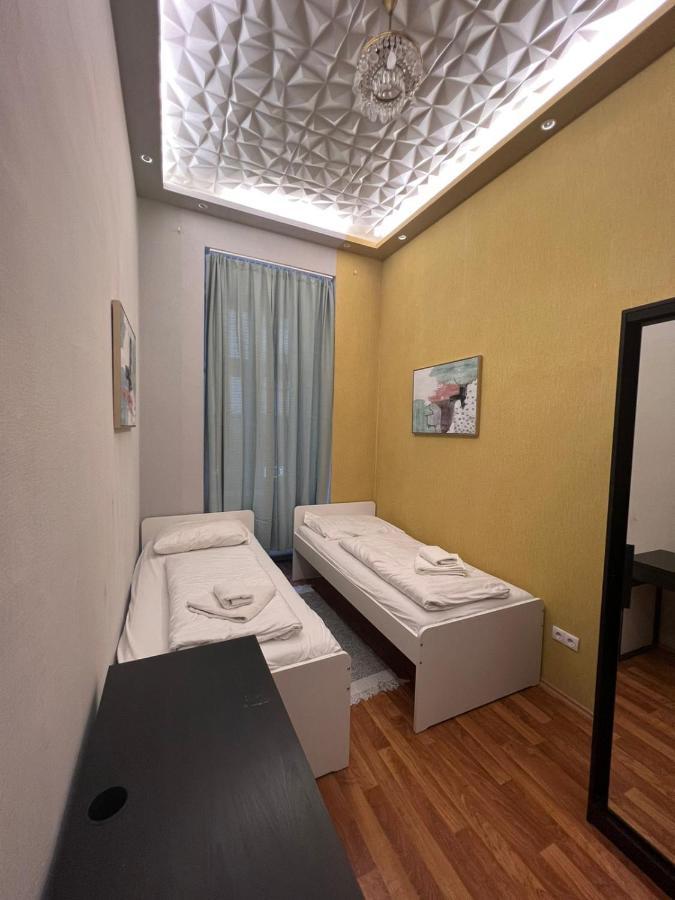Urban Serviced Apartments Wina Bagian luar foto