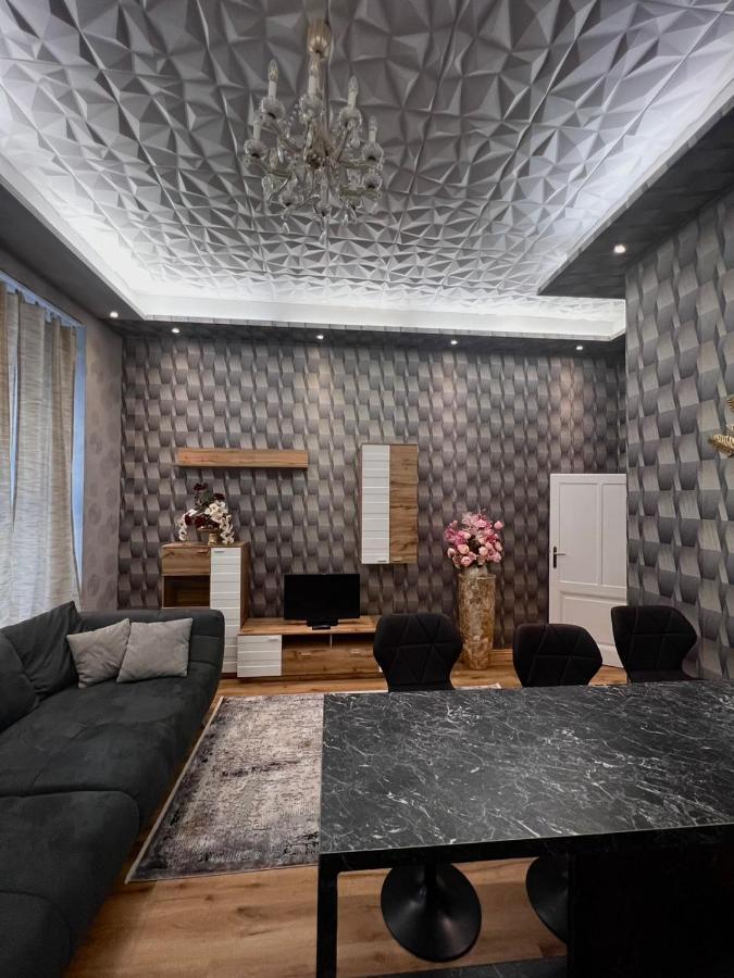 Urban Serviced Apartments Wina Bagian luar foto