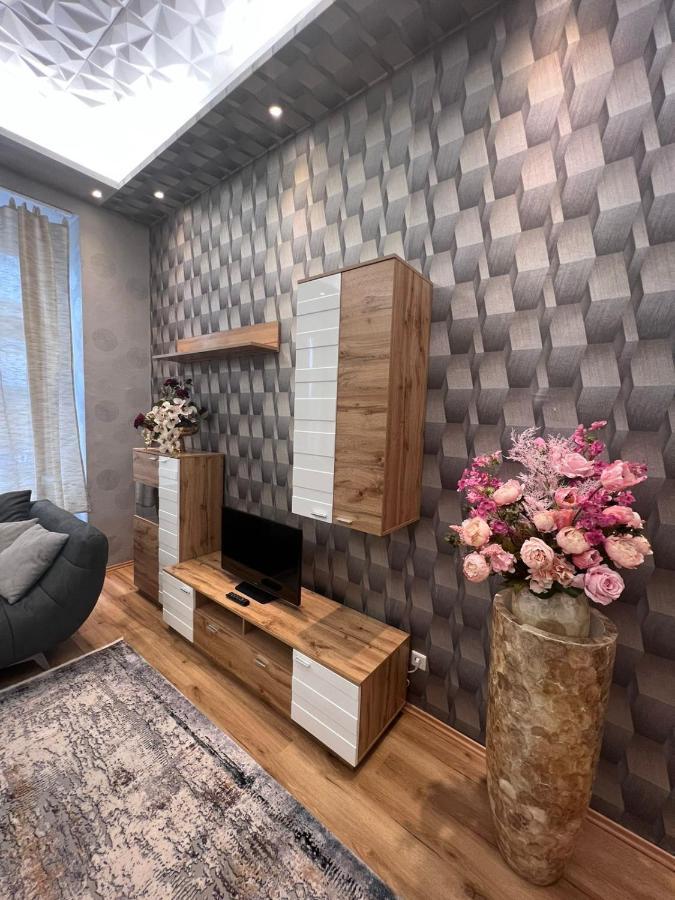 Urban Serviced Apartments Wina Bagian luar foto