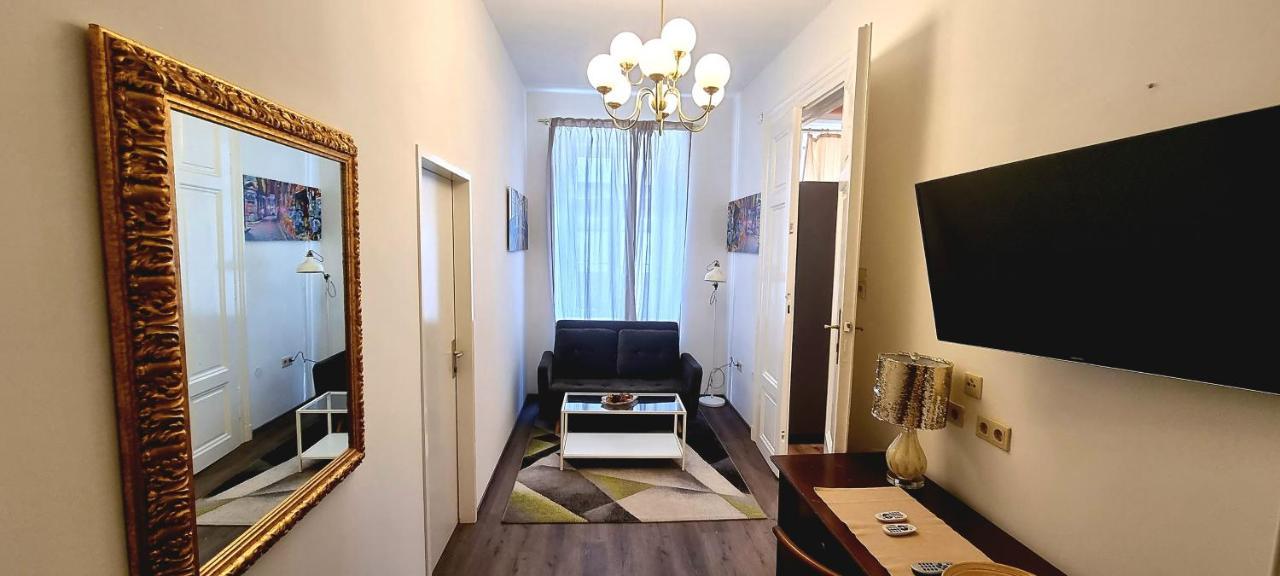 Urban Serviced Apartments Wina Bagian luar foto