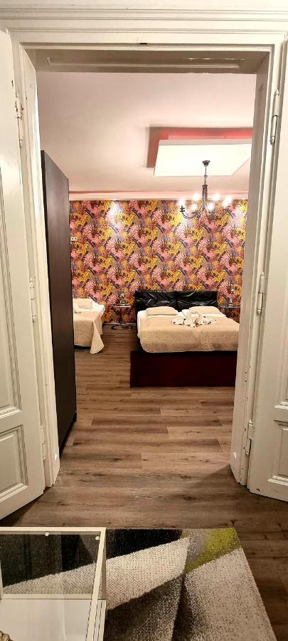 Urban Serviced Apartments Wina Bagian luar foto