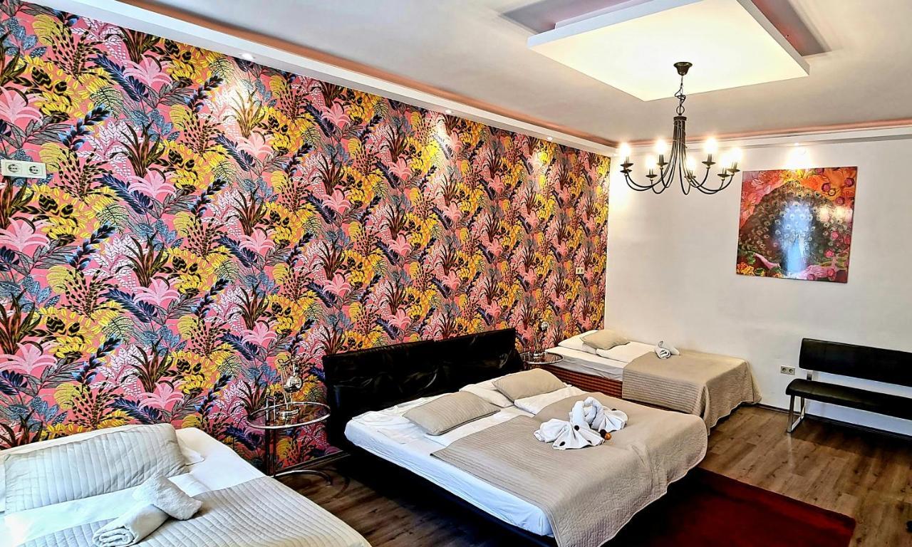 Urban Serviced Apartments Wina Bagian luar foto