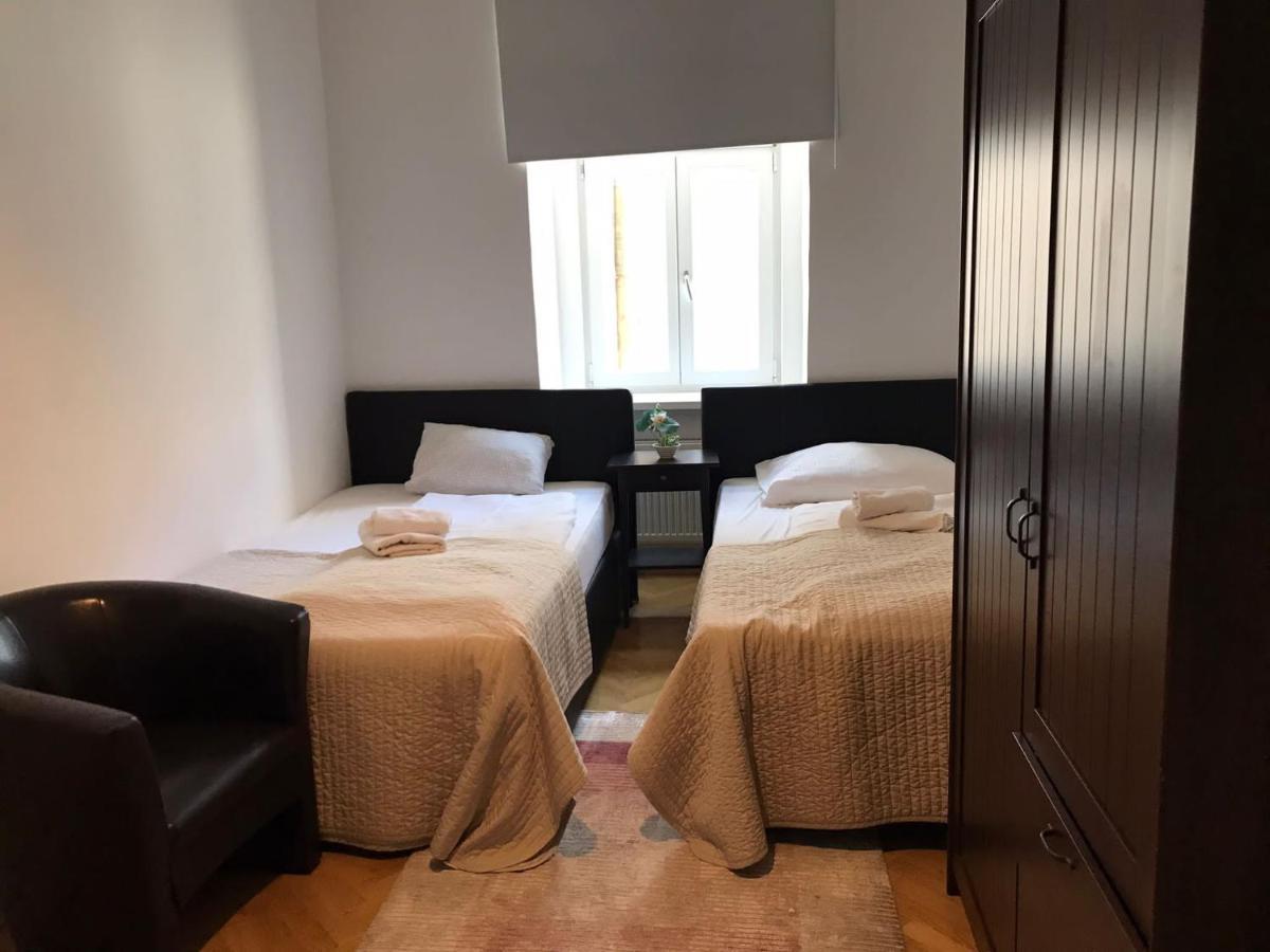 Urban Serviced Apartments Wina Bagian luar foto