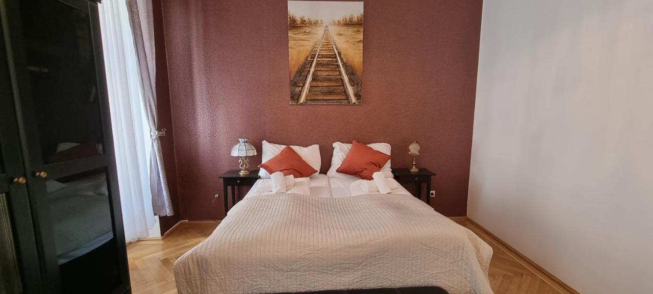 Urban Serviced Apartments Wina Bagian luar foto