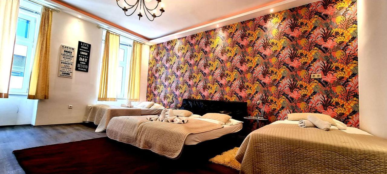 Urban Serviced Apartments Wina Bagian luar foto