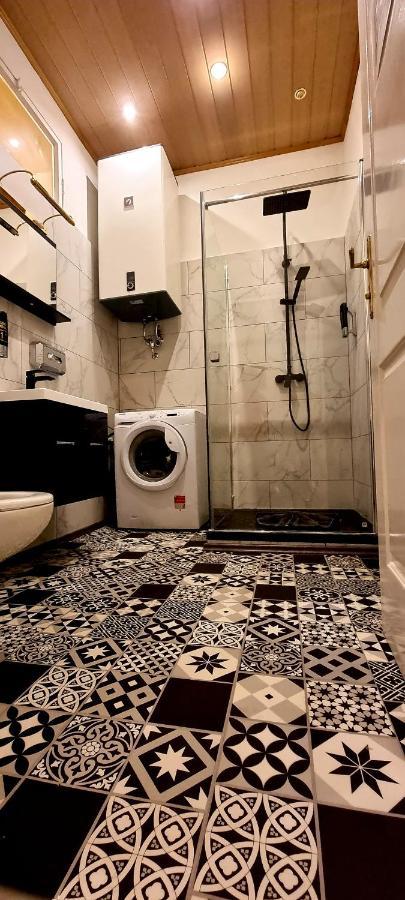 Urban Serviced Apartments Wina Bagian luar foto