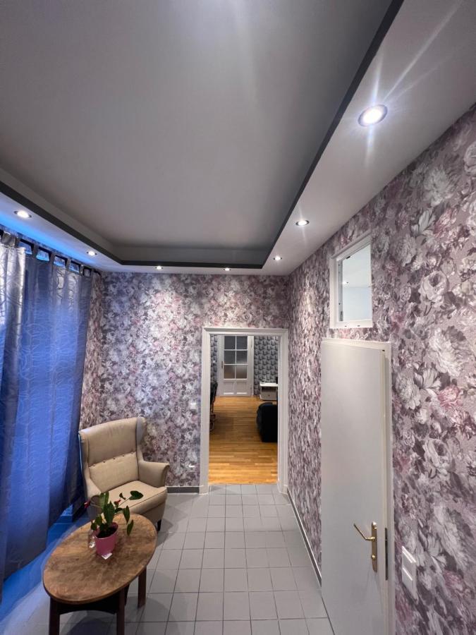 Urban Serviced Apartments Wina Bagian luar foto
